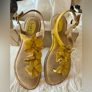 BEAUTIFUL boc DAFFODIL YELLOW LEATHER FLOWER SANDALS SZ US 9, EURO 40.5